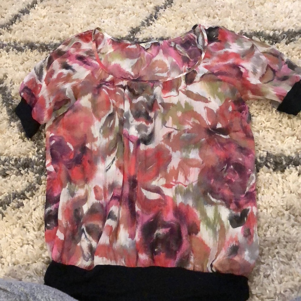 Guess flowy top
